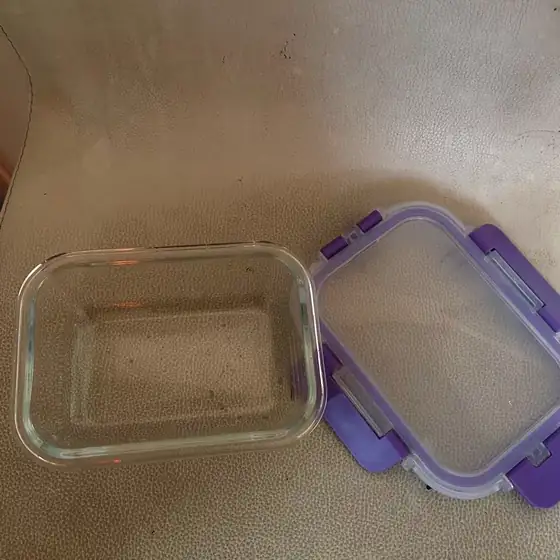 Recipiente y tapa por separado